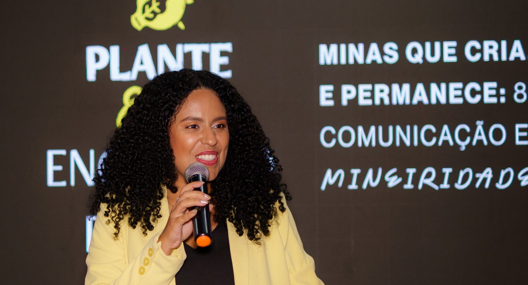 Fala no palco do evento de 8 anos da Plante Comunicação.